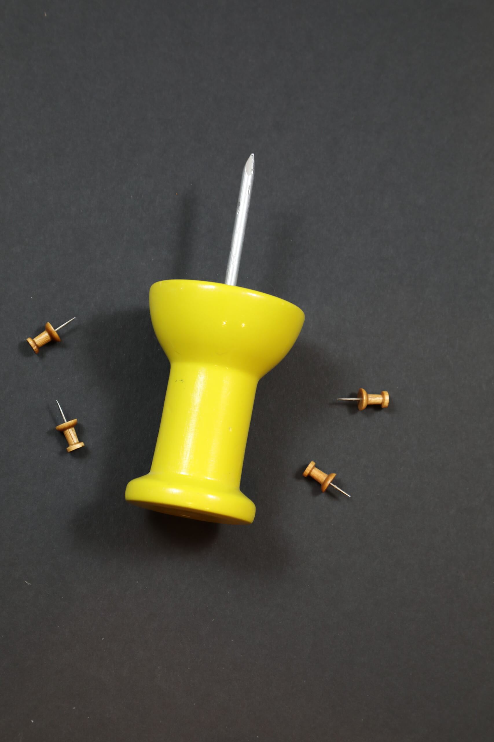 Large and small push pins